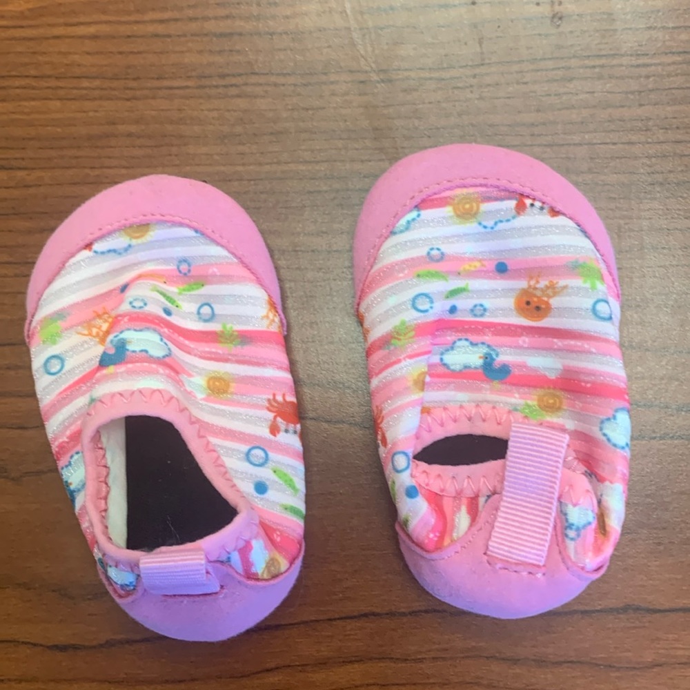 Infant sand/water skin shoes